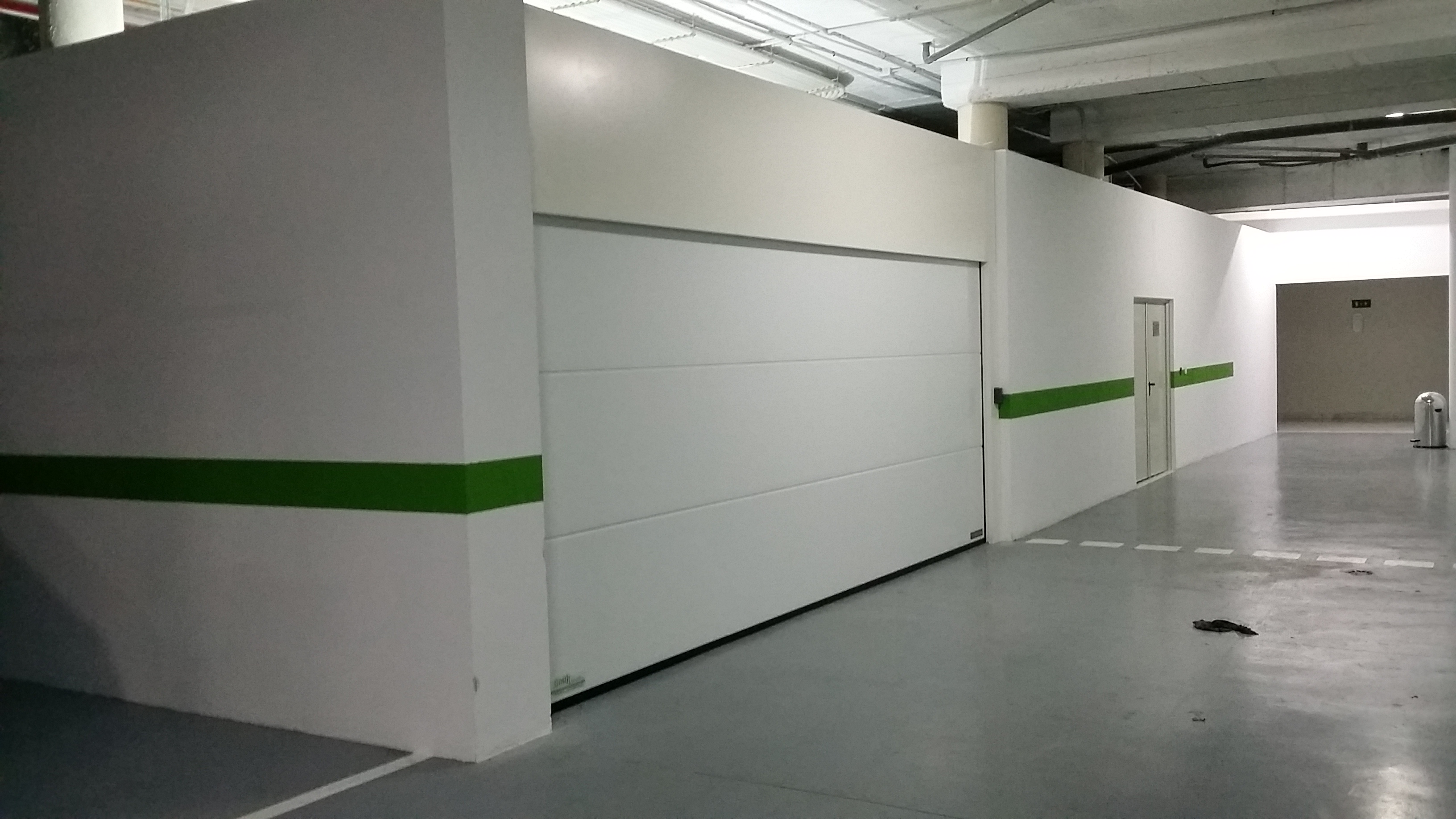 Instalación de puerta seccional en cerramiento de garaje | GRB Automatics
